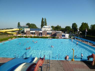 Freizeitbad auen. Am Parkeingang.