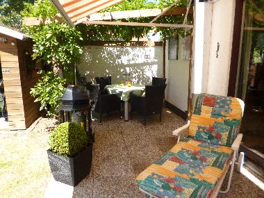 umzunte Terrasse m. Markise