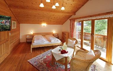 hell und freundlich mit viel Holz