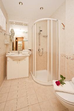 Badezimmer mit Dusche - Familienurlaub in Tirol
