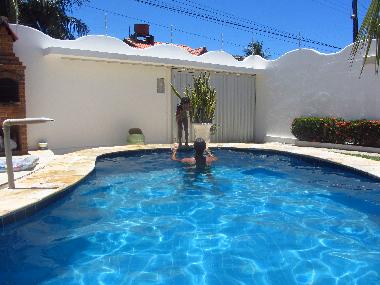 Pool mit Au�engrill