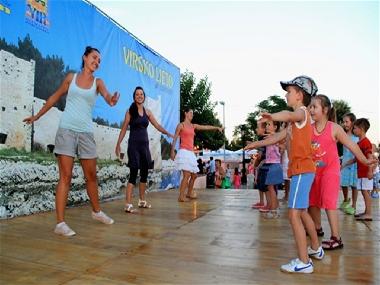 Unterhaltung und Tanz fr Kinder