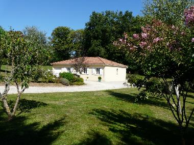 Villa in CONNEZAC (Dordogne) oder Ferienwohnung oder Ferienhaus