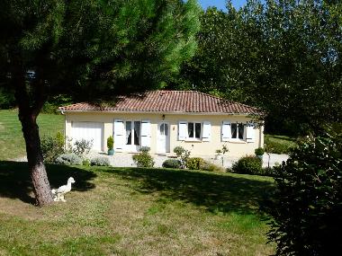 Villa in CONNEZAC (Dordogne) oder Ferienwohnung oder Ferienhaus