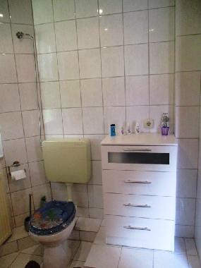 Duschbad und WC