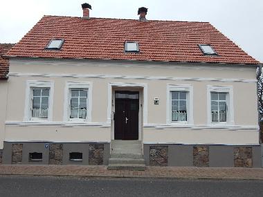Liebevoll 2014 instandgesetzt. Das Bauerhaus von 1900 beherbergt jetzt zwei moderne Ferienwohnung. I