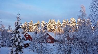 Blick auf Villa Tall im Schnee