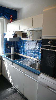 Kche mit Backofen, Ceranfeld, Microwelle,Khlschrank,Gefrierschrand und Splmaschine