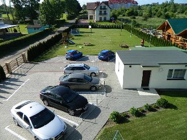 Parkplatz und Spielplatz