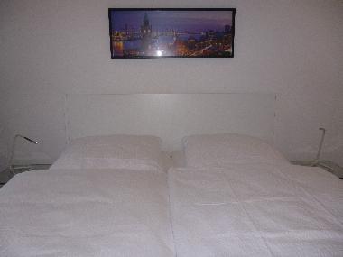 Das Rote Zimmer mit gro�em Doppelbett