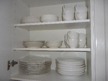 Die K�che mit Geschirrschrank