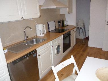 Die K�che - Blick zum Hauswirtschaftsraum