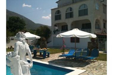 Rita Ferienhaus mit dem Pool