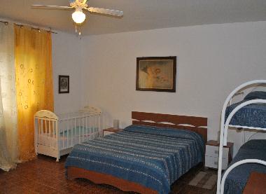 3. Schlafzimmer mit Doppel- und Etagenbett