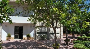 Auffahrt und Parkplatz Villa Marina