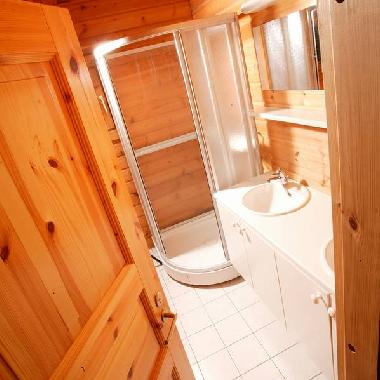 Badezimmer mit Dusche