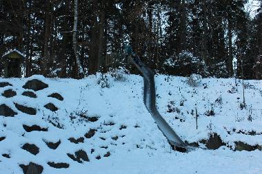 Die Hangrutsche (12m) im Winter