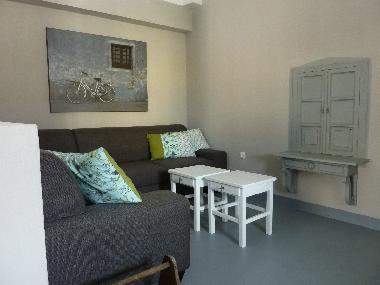 Der Fernsehbereich mit gro�em Ecksofa.