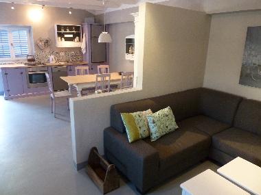 Blick vom Fersehbereich Richtung Essbereich.