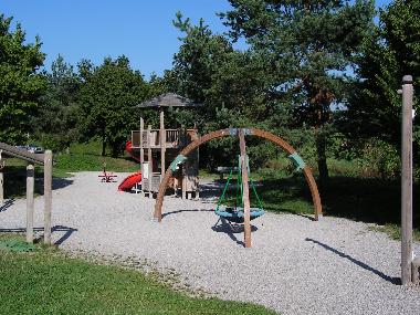 Kinderspielplatz f�r Kinder bis 12 Jahren mit sehr vielen Spielger�ten.