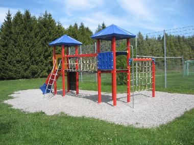 Bolzplatz f�r gr��ere Kinder ist ebenfalls vorhanden