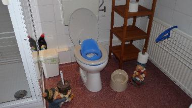 Wenn n�tig kann die Toilette auch f�r kleine Kinder aangepasst werden