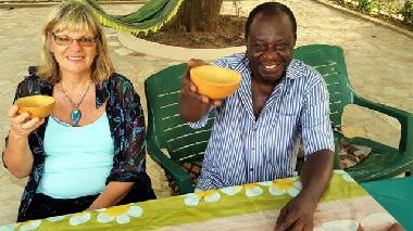 Die Hausbesitzer John und Birgit   "Willkommen!!"