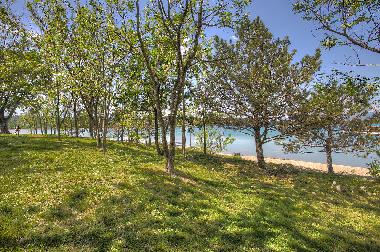 Strand mit viel Schatten - in der N�he