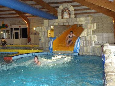 Schwimmbadfreuden bei Regen