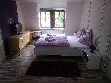 1.Schlafzimmer mit Doppelbett und Einzelbett im OG