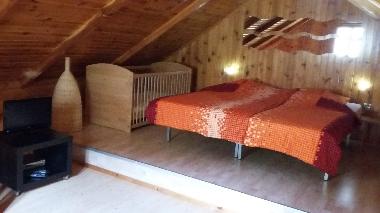Schlafzimmer ober Etage mit zustzlichem Kinderbett