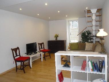 Wohnzimmer mit Speisesaal mit Zugang zur privaten Au�enterrasse