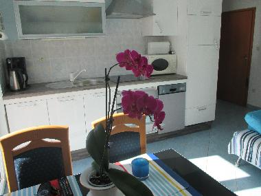 K�che mit Essecke und Schlafsofa Ap. A2