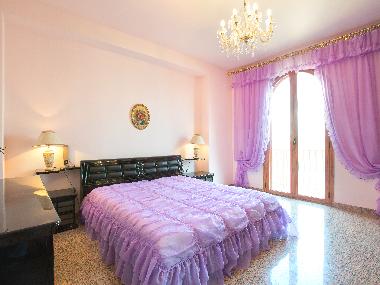 Edles Schlafzimmer 1 mit Balkon