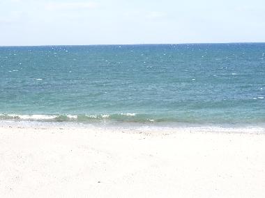 ihr privater wei�er sandstrand direkt an ihrem luxus-appartement, traumferien garantiert!