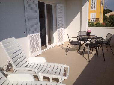 Balkon mit Liegest�hlen