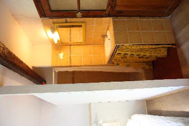 Zum Schlafzimmer geh�rt eine individuelle Duschecke (kann Bild leider nicht auf den Kopf stellen). e