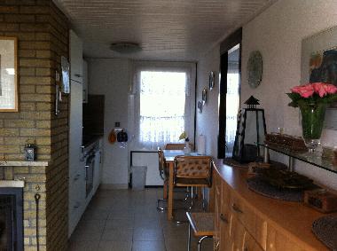 vom Wohnraum Blick in die offene K�che