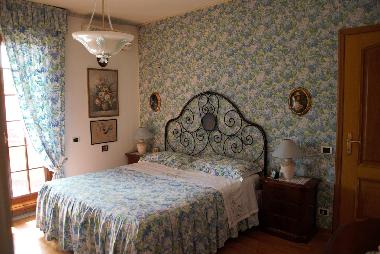 Villa in MONTIGNOSO (Massa-Carrara) oder Ferienwohnung oder Ferienhaus