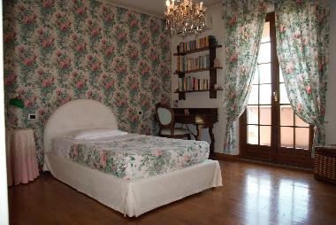 Villa in MONTIGNOSO (Massa-Carrara) oder Ferienwohnung oder Ferienhaus