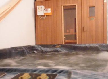 Sauna im Badehaus steht unsern G�sten aus haus zwei und aus Haus eins zur Verf�gung