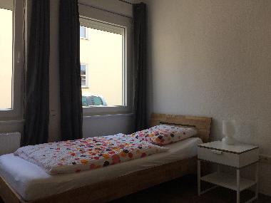Schlafzimmer mit 2 gro�en Einzelbetten