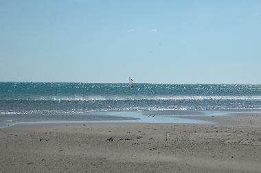 Mittelmeerstrand im Herbst