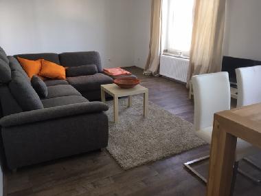 Dorsten-Ferienwohnung.de: Wohn- und Ezimmer, riesige Schlaf-Couch