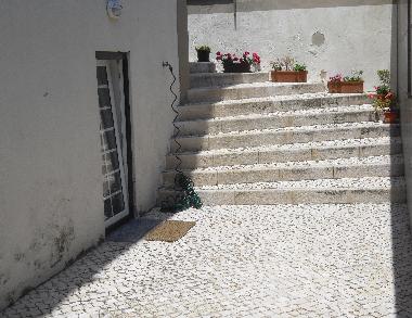 Die private Au?enterrasse vor dem Wohnzimmer mit Speisesaal (Erdgeschoss)