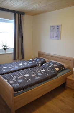 Schlafzimmer mit Doppelbett