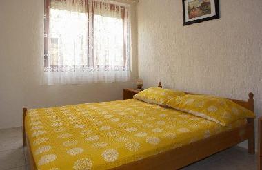 Schlafzimmer mit Doppelbett