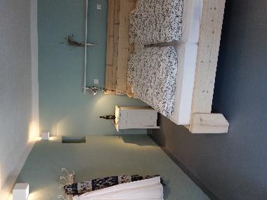 Im Schlafzimmer eins