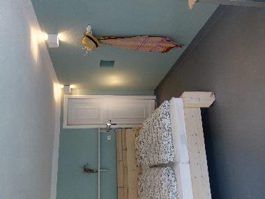 Schlafzimmer eins mit anschliessendem Bad