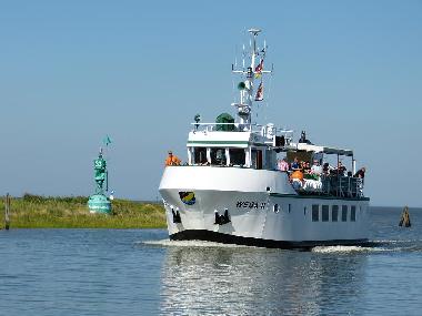 Ausflugsschiff in Fedderwardersiel